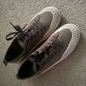 Zara Women's Sneakers in Olive and Cream